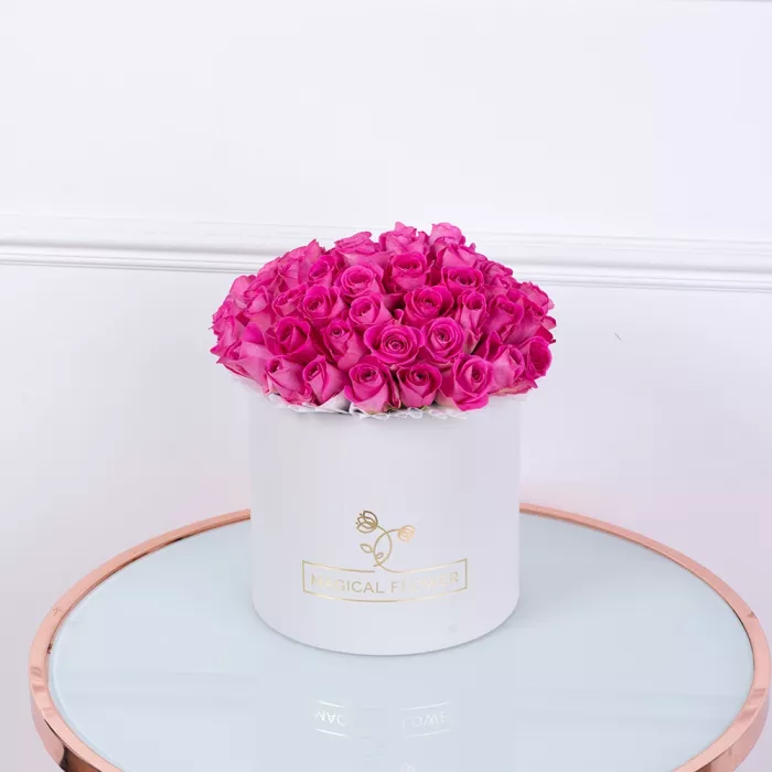 Букет из 51 розовой розы в белой шляпной коробке
