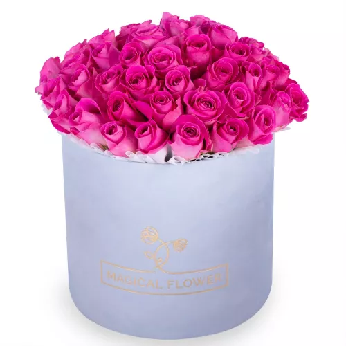 Букет из 51 розовой розы в серой бархатной шляпной коробке
