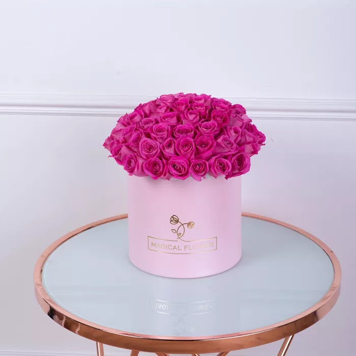 Букет из 75 розовых роз в розовой шляпной коробке