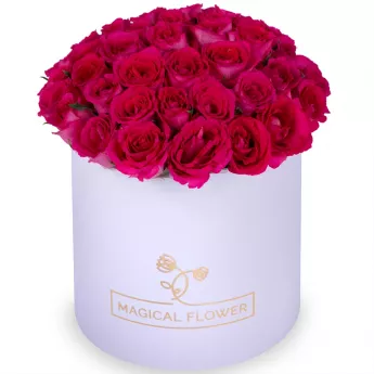 51 малиновая роза в белой шляпной коробке