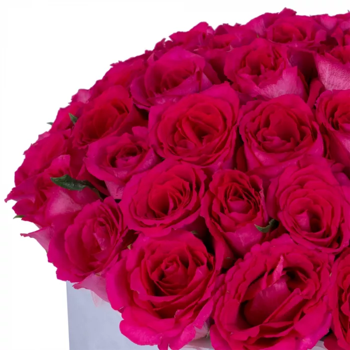 51 малиновая роза в серой бархатной шляпной коробке