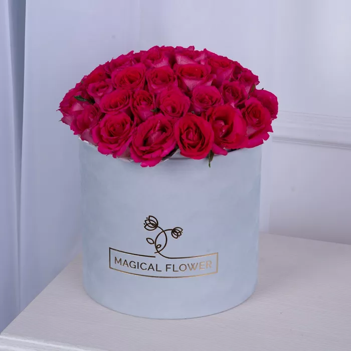 51 малиновая роза в серой бархатной шляпной коробке