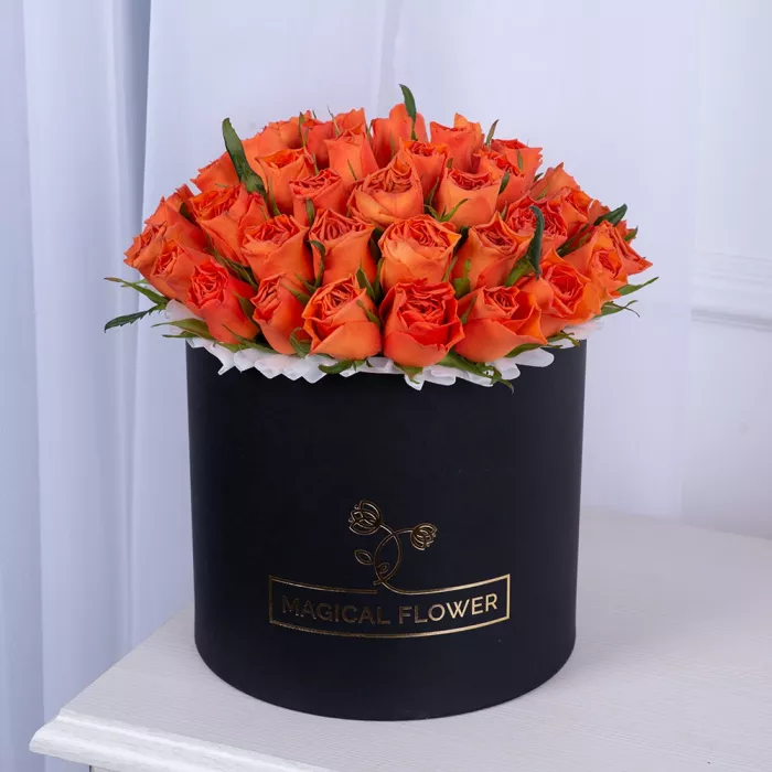 51 оранжевая роза в черной шляпной коробке