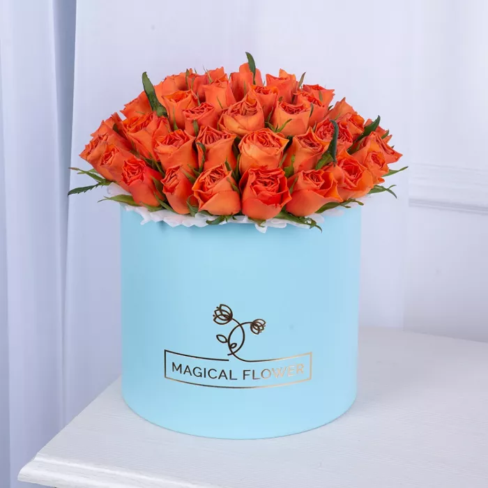 51 оранжевая роза в голубой шляпной коробке