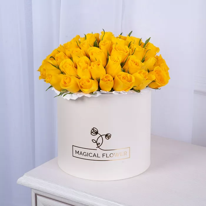 51 желтая роза в кремовой шляпной коробке