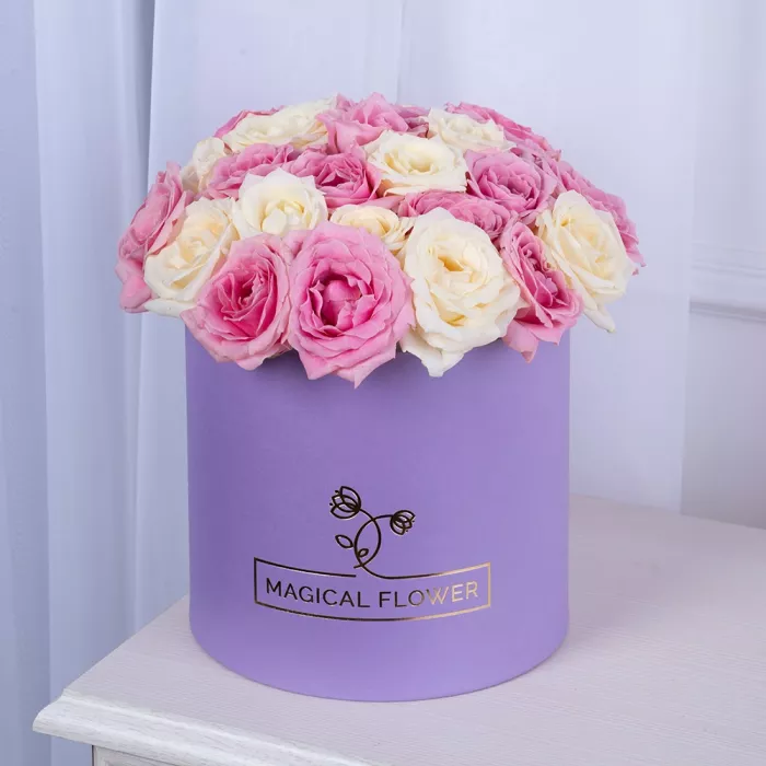 25 разноцветных роз premium в фиолетовой шляпной коробке