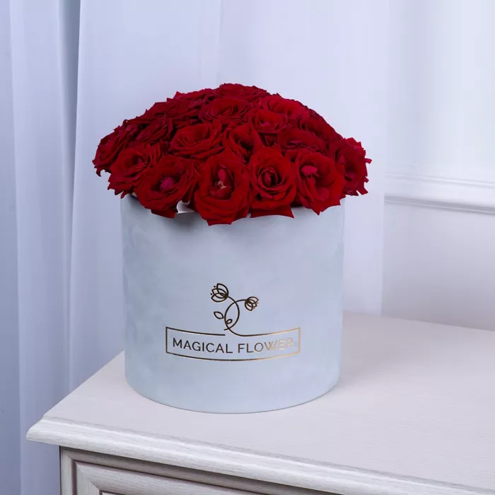 25 роз красных premium в бархатной шляпной коробке
