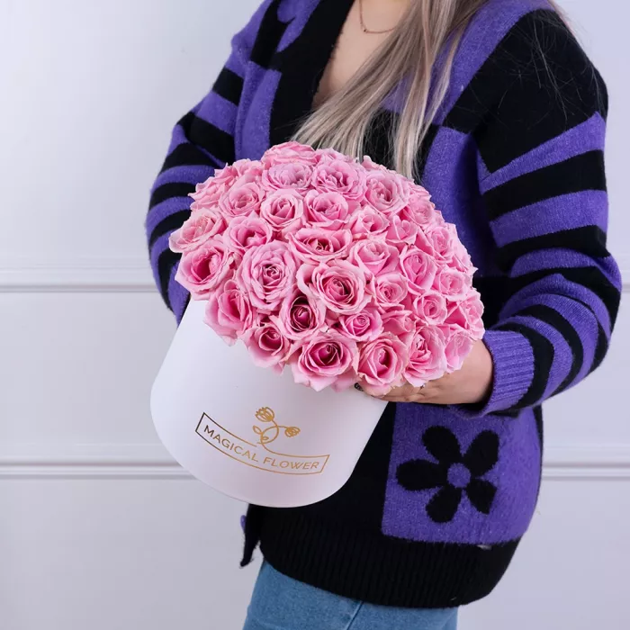 Букет из 51 розовой розы premium в белой шляпной коробке