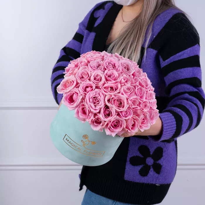 Букет из 51 розовой розы premium в бархатной шляпной коробке