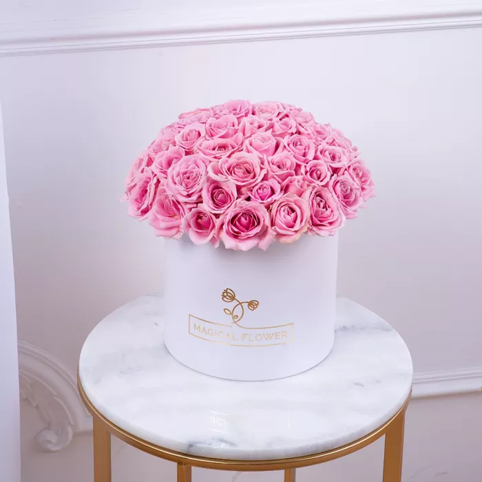 Букет из 51 розовой розы premium в белой шляпной коробке