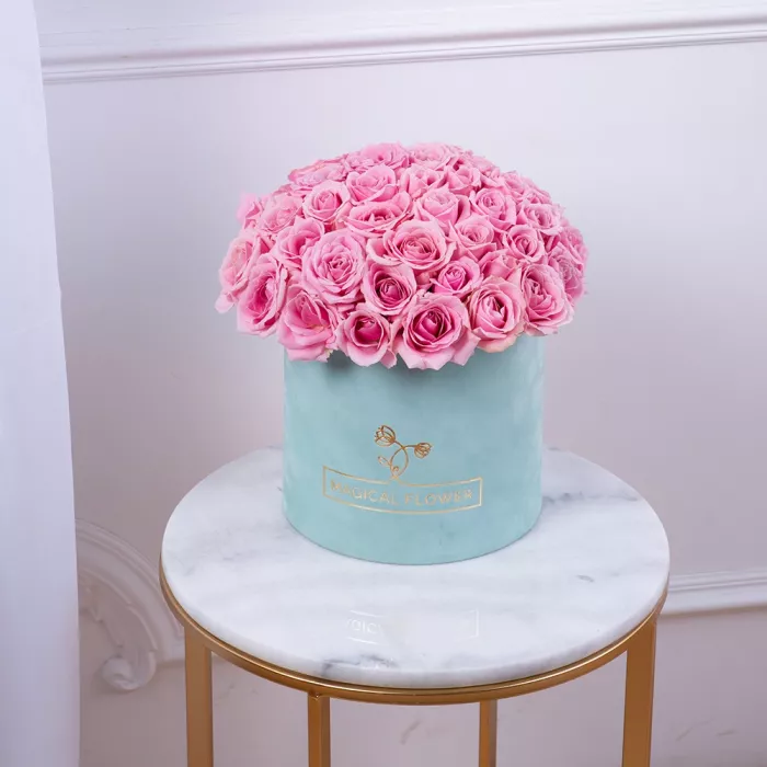 Букет из 51 розовой розы premium в бархатной шляпной коробке