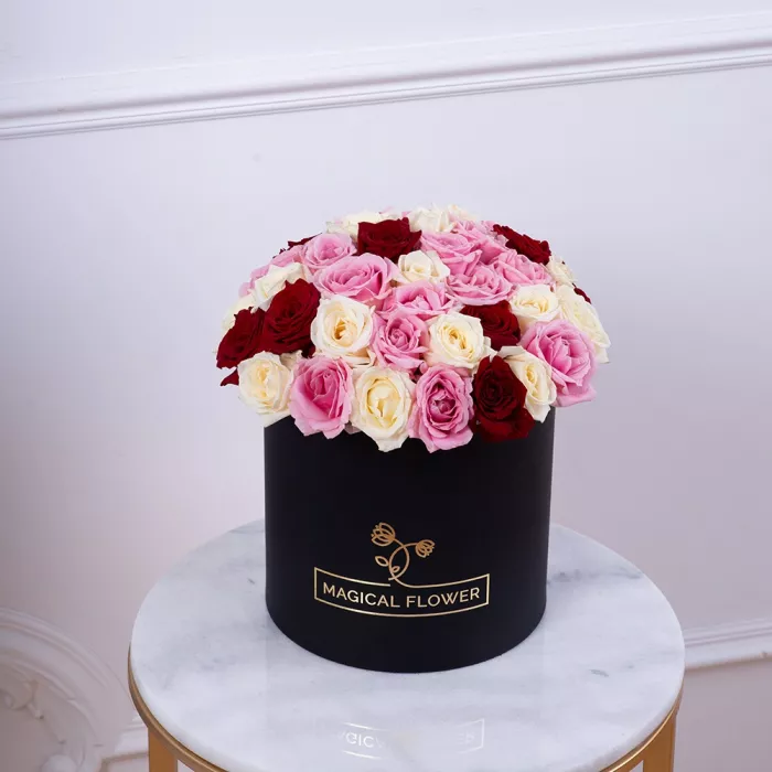 Букет из 51 разноцветной розы premium в черной шляпной коробке Букет из 51 разноцветной розы premium в черной шляпной коробке