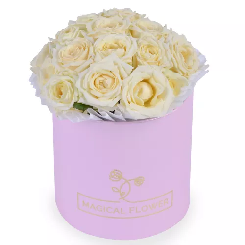 Букет из 15 белых роз в шляпной розовой коробке 