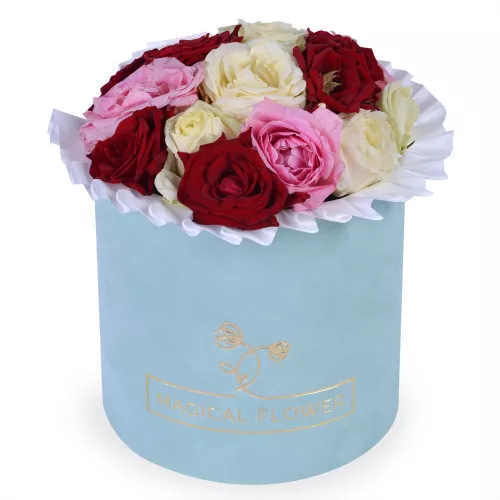 Элитные цветы из 15 разноцветных роз в шляпной коробке