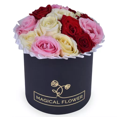 Букет из 15 разноцветных роз в черной шляпной коробке