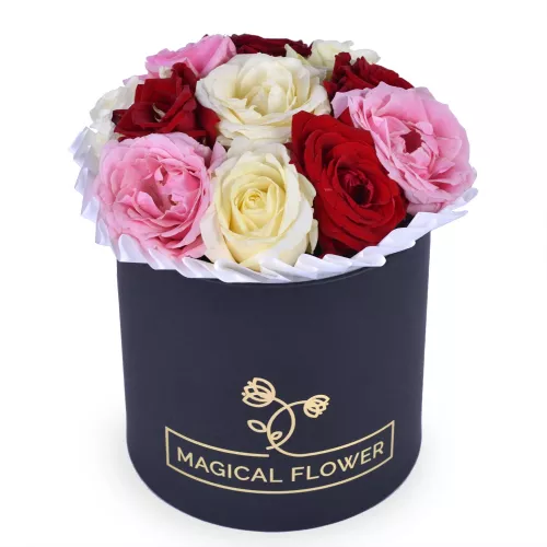 Букет на День матери из 11 разноцветных роз в черной шляпной коробке