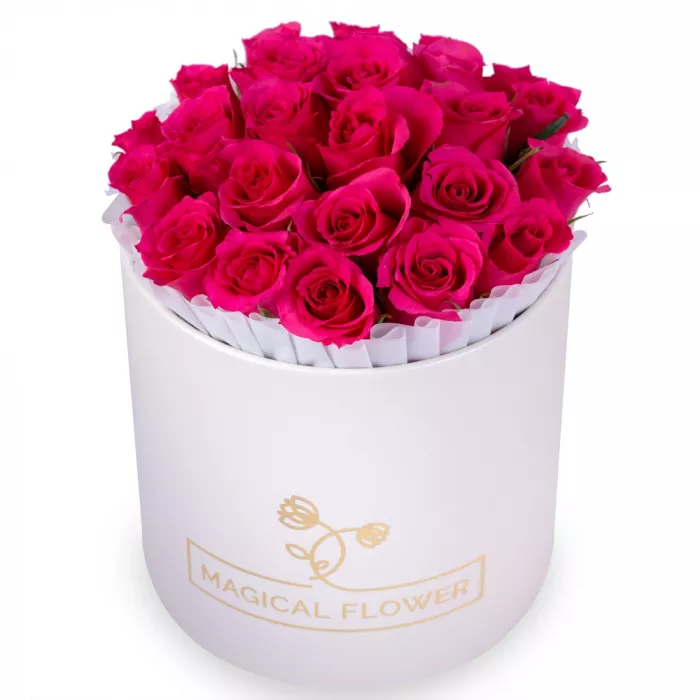 25 малиновых роз в кремовой шляпной коробке
