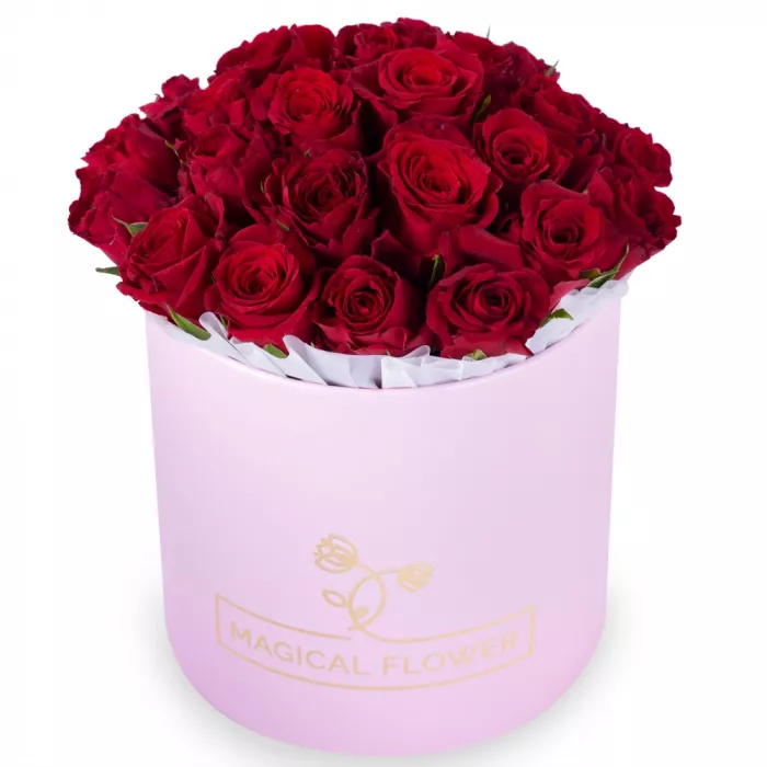 25 красных роз в розовой шляпной коробке
