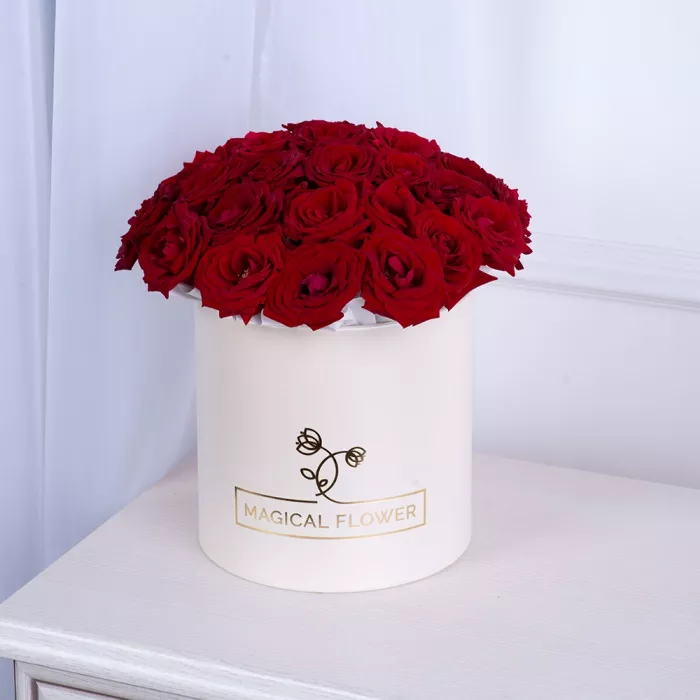 25 роз premium в кремовой шляпной коробке