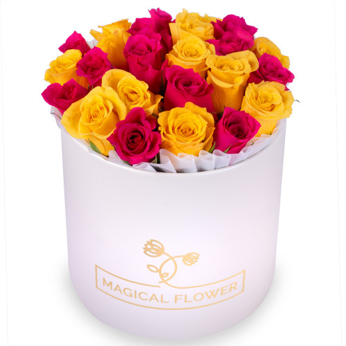 25 разноцветных роз в кремовой шляпной коробке