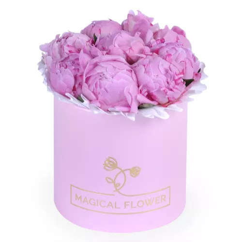 Букет из 9 розовых пионов в розовой шляпной коробке