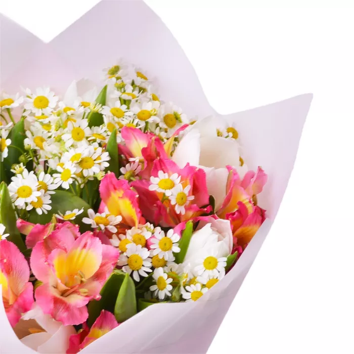 Букет с тюльпанами, альстромериями и танацетумом