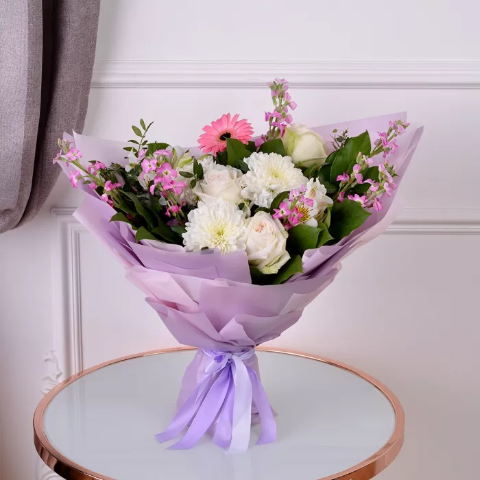 Букет с маттиолой и герберой