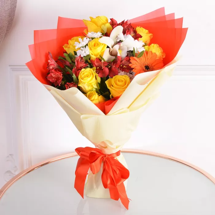 Букет с желтыми розами и герберой