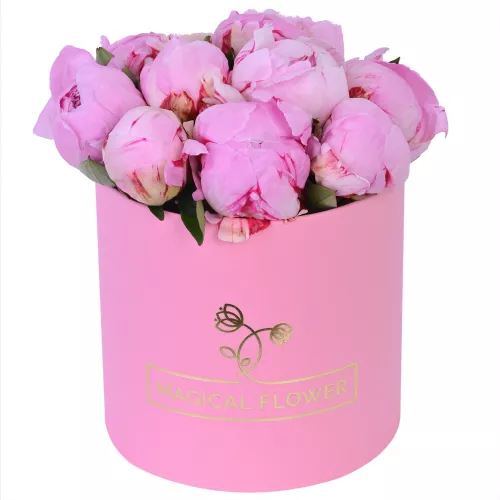 Букет из 11 розовых пионов в розовой шляпной коробке