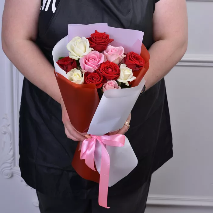 11 разноцветных роз 40 см