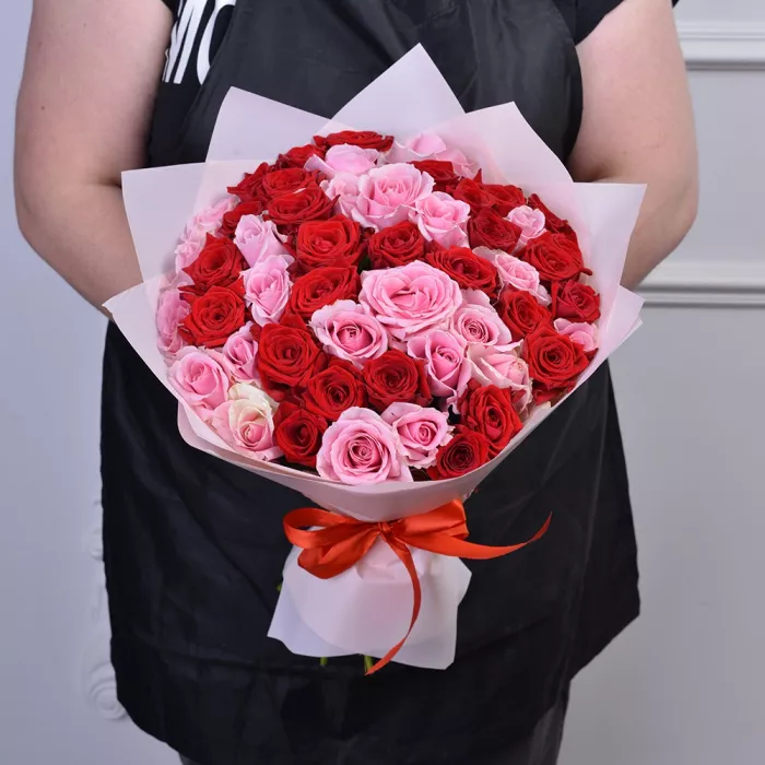 Букет из 51 разноцветной розы premium 40 см