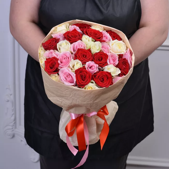 35 разноцветных роз premium 40 см