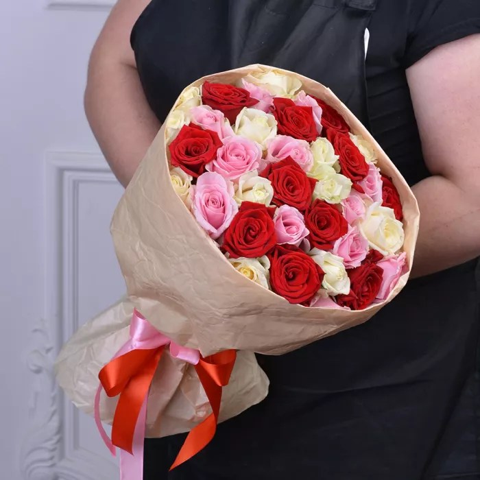 35 разноцветных роз premium 40 см