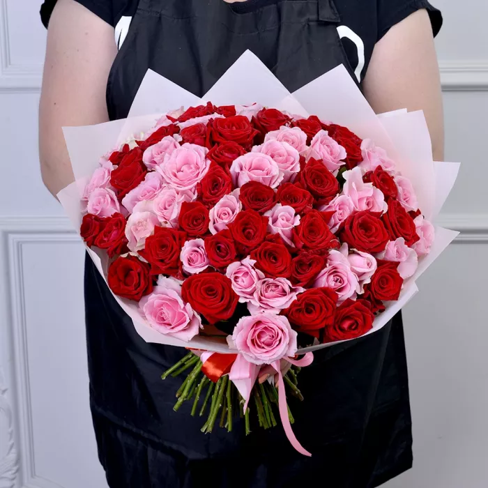 Букет из 75 красных и розовых роз Premium 40 см