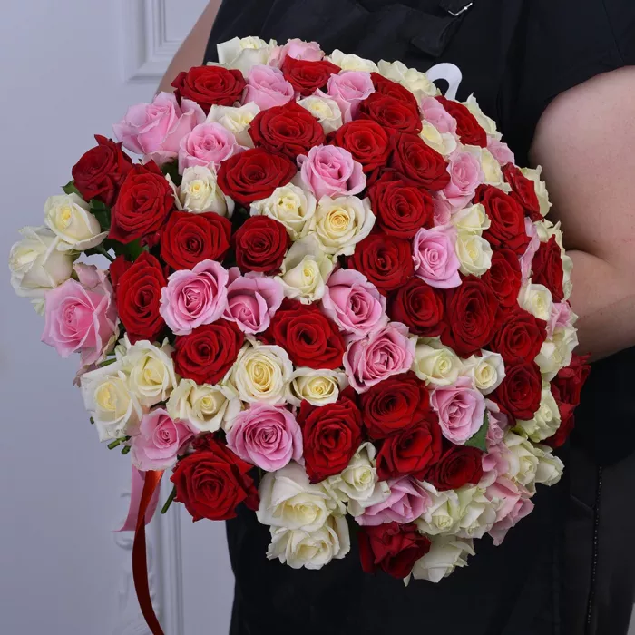 Букет из 101 разноцветных роз Premium 40 см