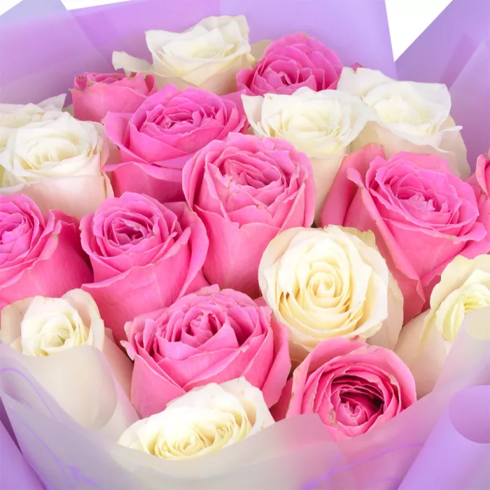 Букет из 19 разноцветных роз 40 см