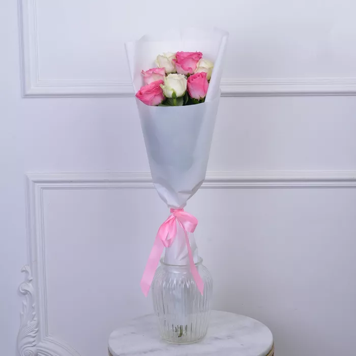 7 разноцветных роз 60 см