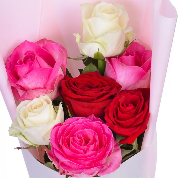 Букет из 7 разноцветных роз 60 см