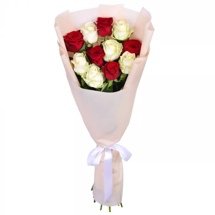 Букет из 11 красных и белых роз 60 см