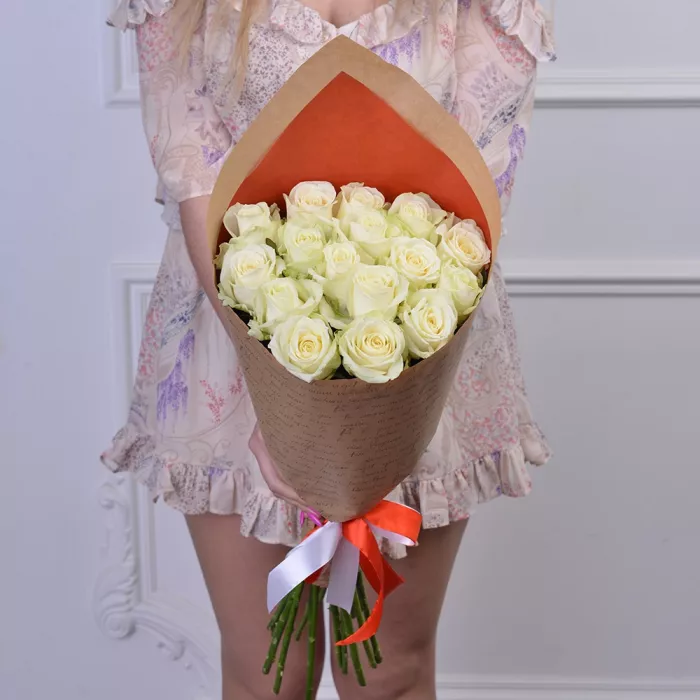 Букет из 15 белых роз 60 см