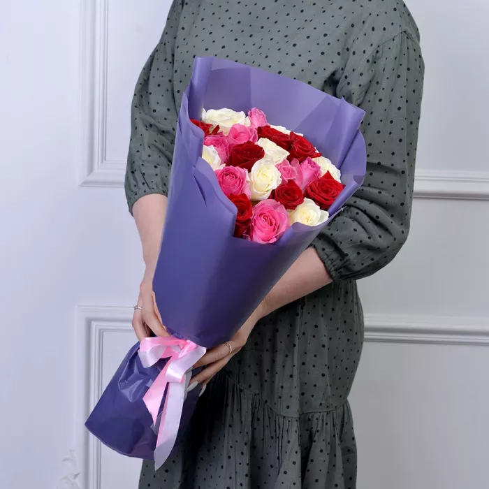 Букет из 21 разноцветной розы 50 см