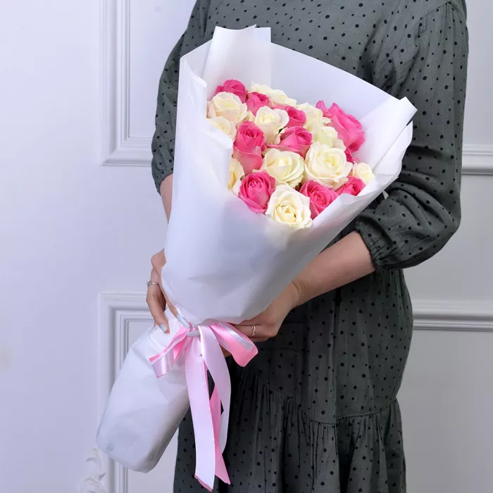 Букет из 21 разноцветной розы Premium 50 см
