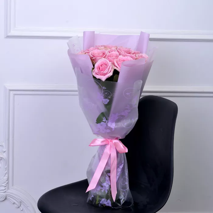 19 розовых роз 60 см в пленке
