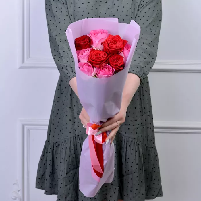 Букет из 9 разноцветных роз Premium 50 см