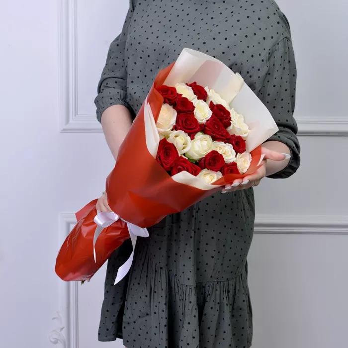 21 разноцветная роза Premium 50 см в пленке