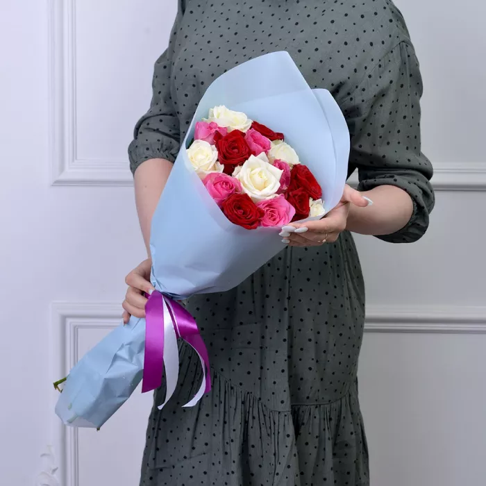 15 разноцветных роз Premium 50 см