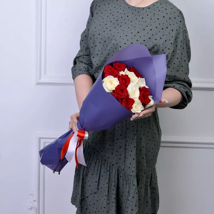 Букет из 15 разноцветных роз Premium 50 см