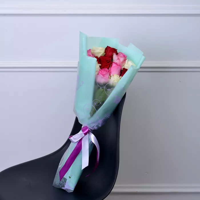 11 разноцветных роз Premium 50 см в пленке
