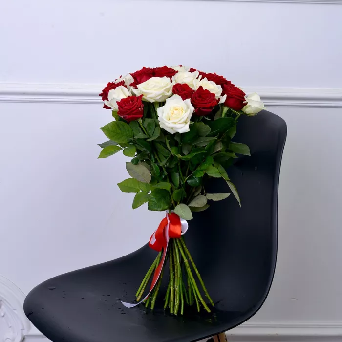 Букет из 25 разноцветных роз Premium 50 см