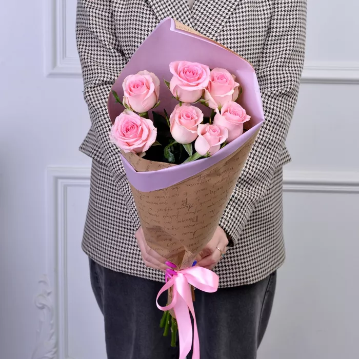 7 розовых роз 60 см